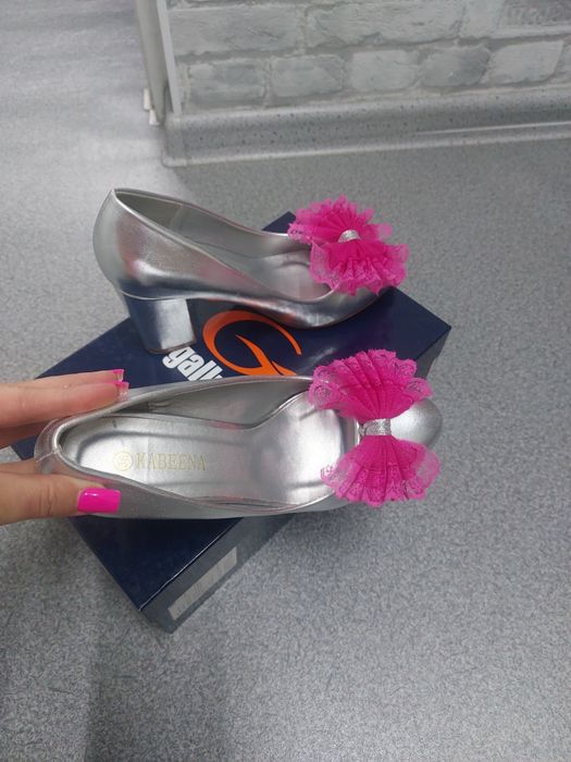 Туфли серебро на удобном каблуке