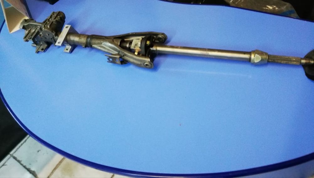 На BMW E32  750 Руливая колонка