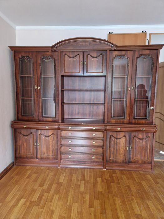 Продам сервант самовывоз