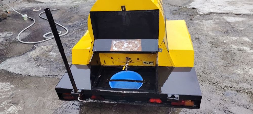 Продаётся квас бочка 450 л заводская сделано с нержавейки.