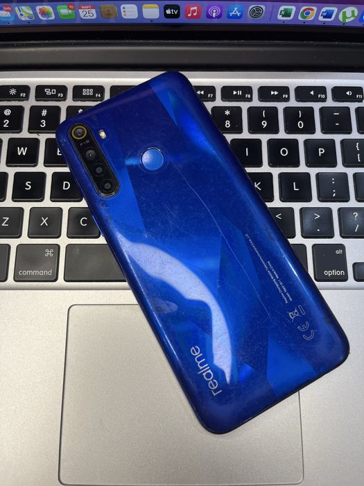 Телефон Realme 5