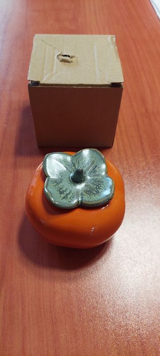 Шкатулку  фарфоровую Продам