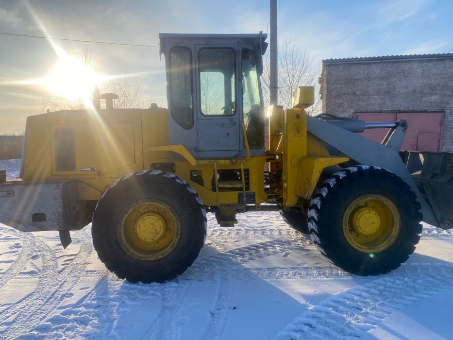 Продается фронтальный двухкубовый погрузчик