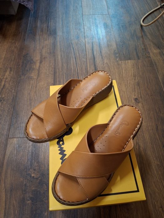 Чисто нови дамски обувки номер 39 Естествена кожа, ортопедични.