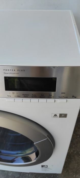 Продавам пералня AEG