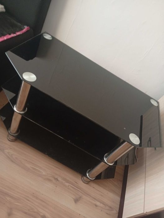 Холна стъклена масичка