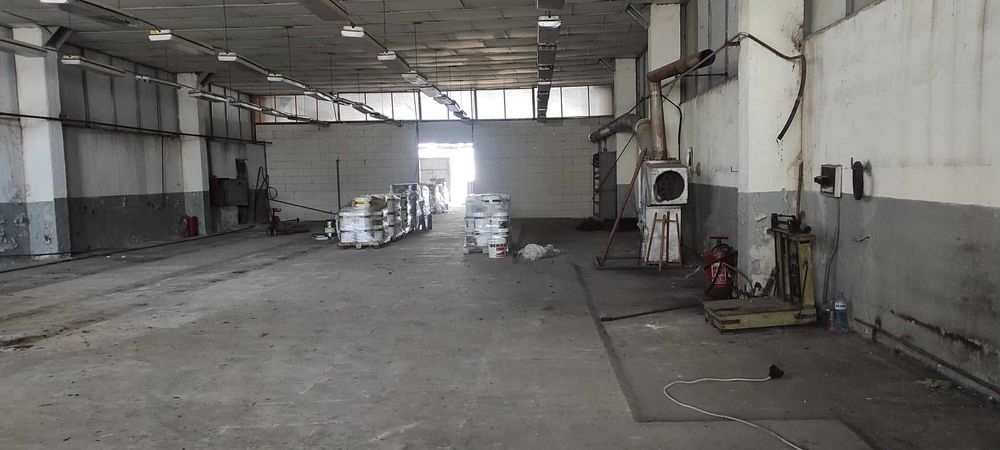 Продава се Промишлена сграда в Чирпан - 5000 кв.м за 100 €/кв.м - Снимка #4