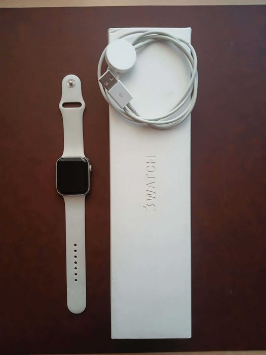 Apple Watch / Series 5 Silver / 44mm