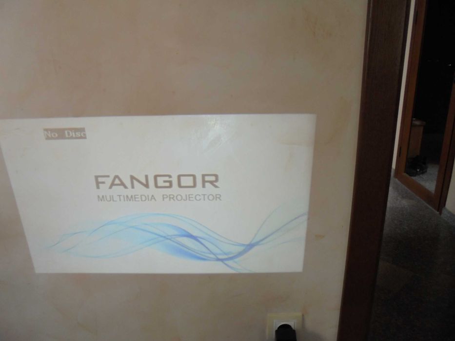 Продавам щрайх проектор Fangor F 301