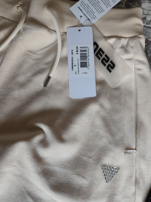 Панталони Guess нови