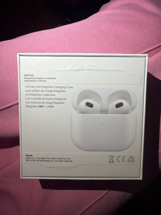 Продам Airpods 3