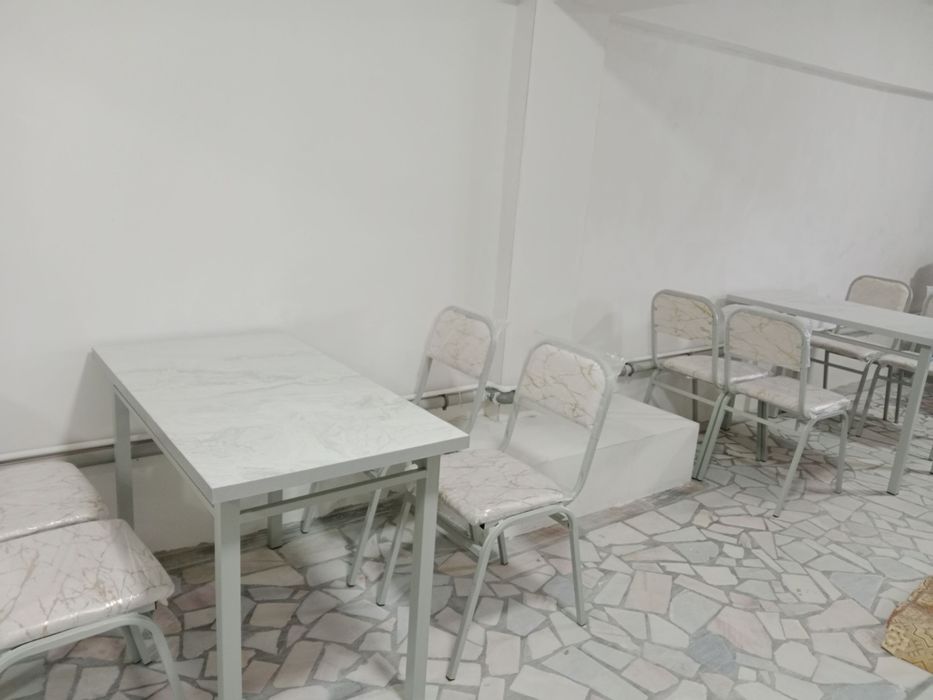 Kafelar uchun stol stullar xolati yangi