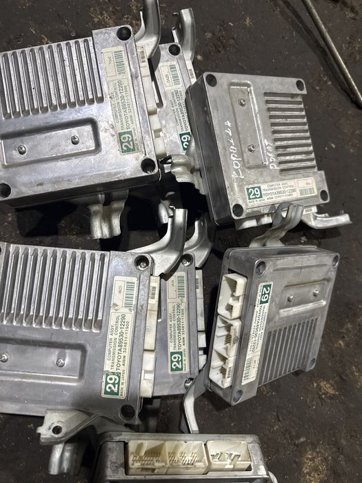 Компьютер  блок робот тойота королла каролла 150 Аурис подходит