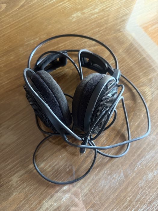 Vând căști Audio-Technica ATH-AD500X în stare bună.