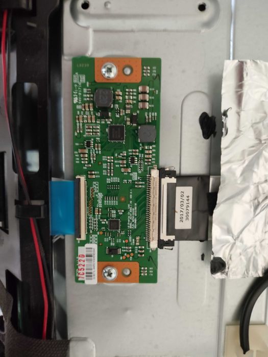 Телевизор Hitachi 32 на части