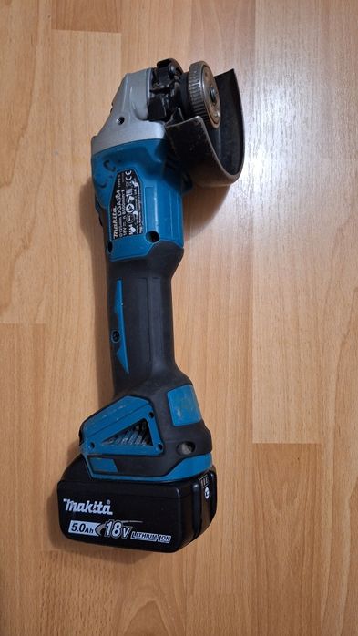 Vând polidisc/flex Makita DGA504