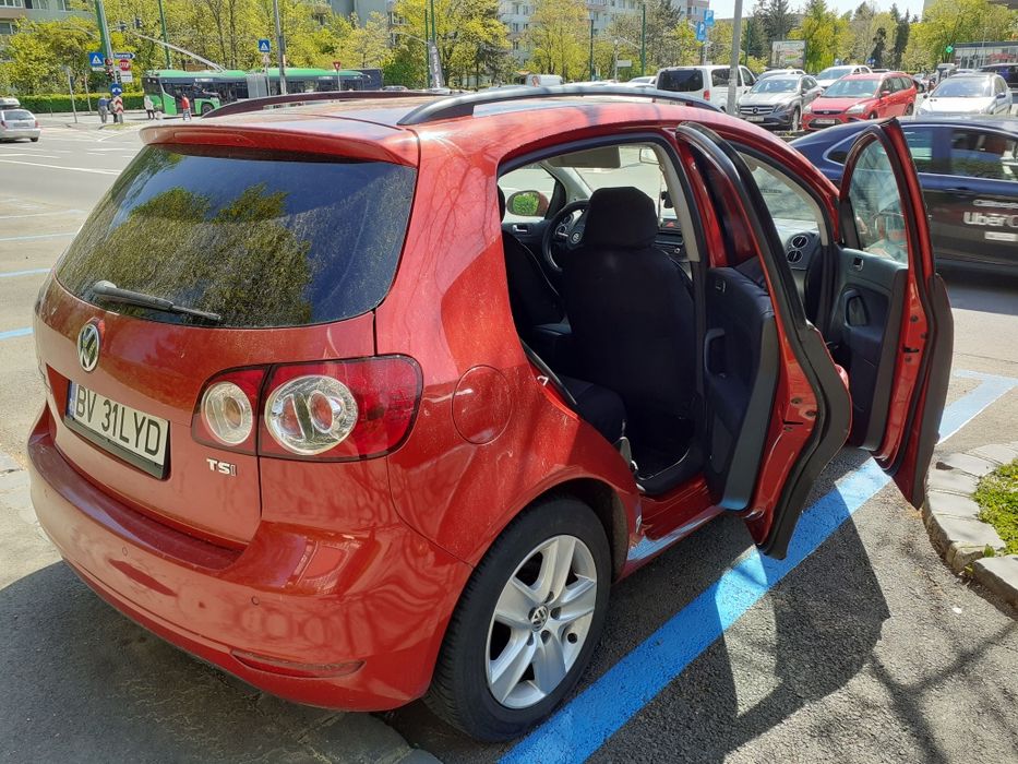 Vând  autoturism marca Volkswagen Golf 5