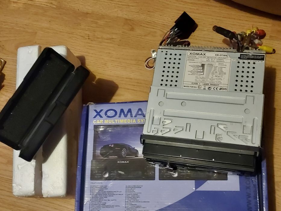 Radio casetofon cu display extensibil. Marca Xomax, 4x60 Watt