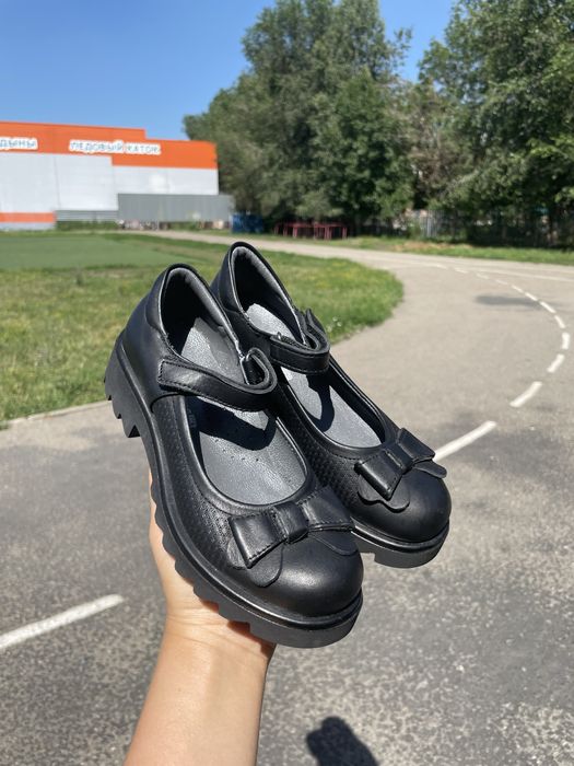Продам школьная обувь