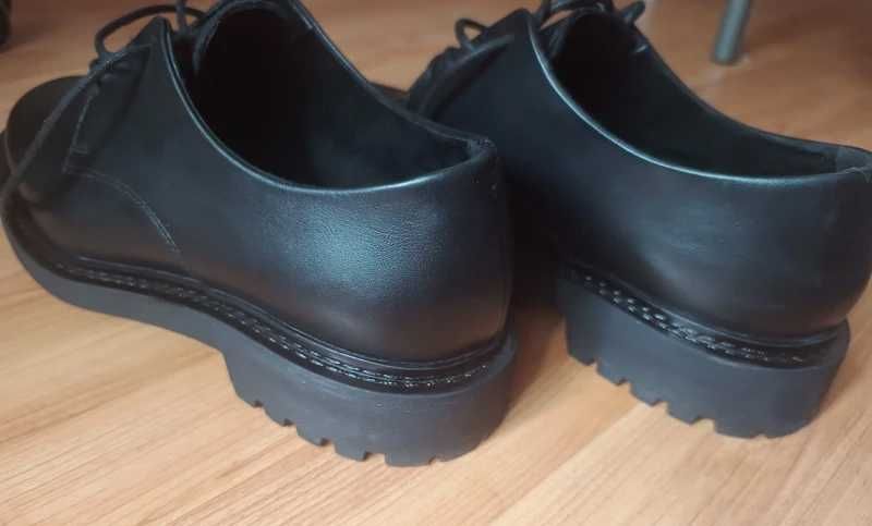 Pantofi eleganți din piele Zara Man