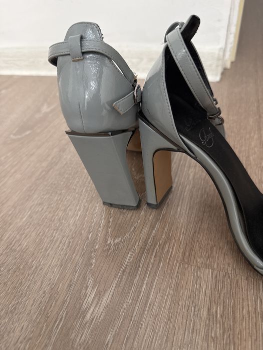 Жаздық әдемі босоножки