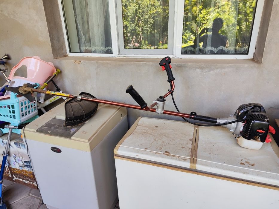 Benzinli trimmer (motokosa) gazonokosilka utni urish uchun