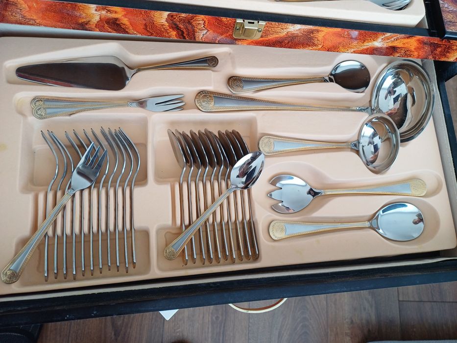 Комплект прибори със златно покритие Versace