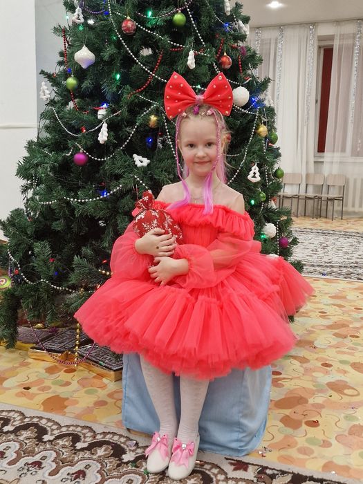 Продам очень шикарное платешко для вашей принцессы.