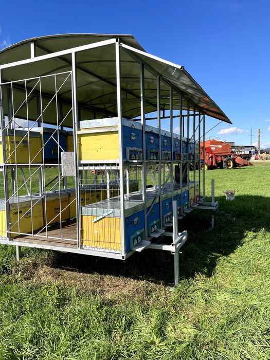 Rastel apicol cu sau fără lăzi