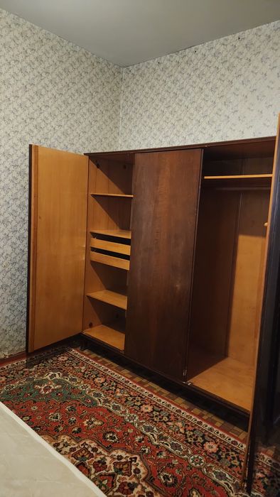 Катта кийим шкафи, 3 табақали, Российский ҳолати аъло