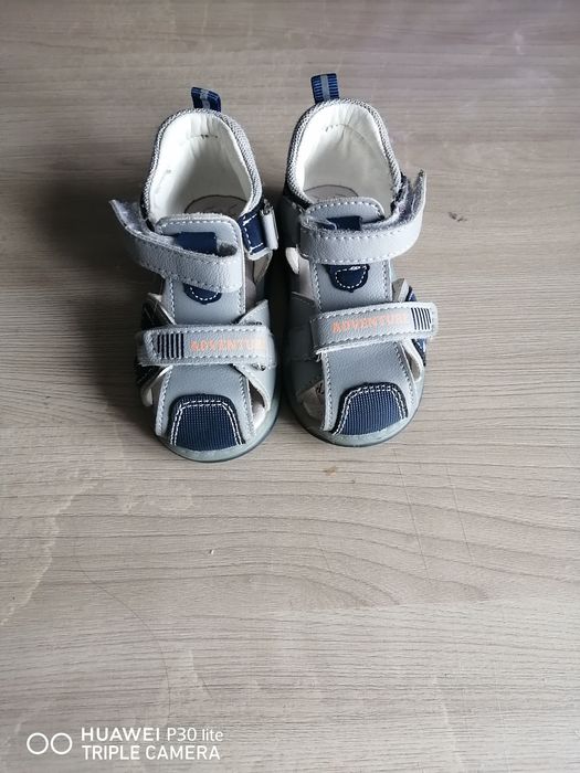 Продам детские сандали