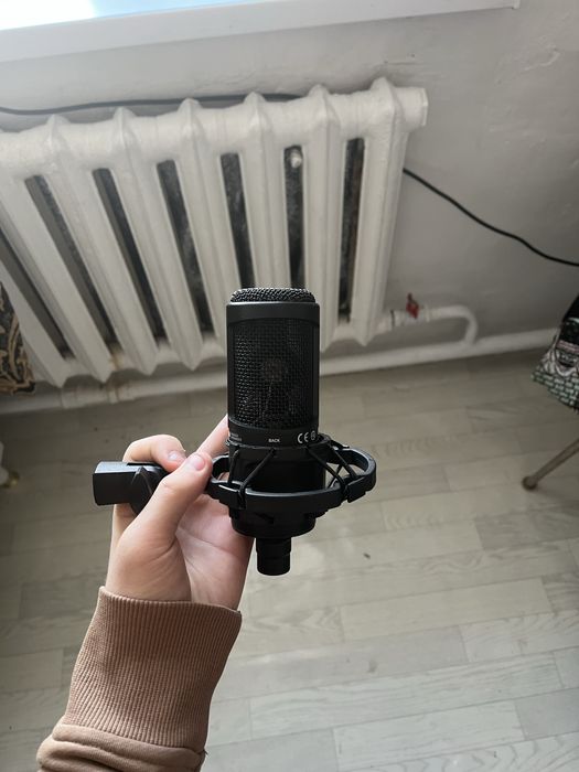 Продаю Микрофон AT2020