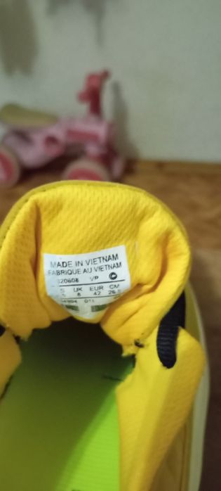 Красовка акула адидас