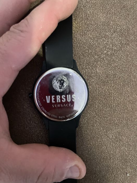 Часовник versache versus