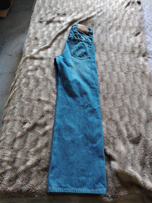 Продам джинсы на девочку 12, 13 лет.