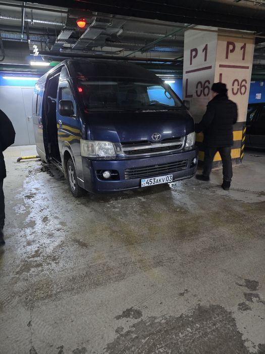 Три  микроавтобуса