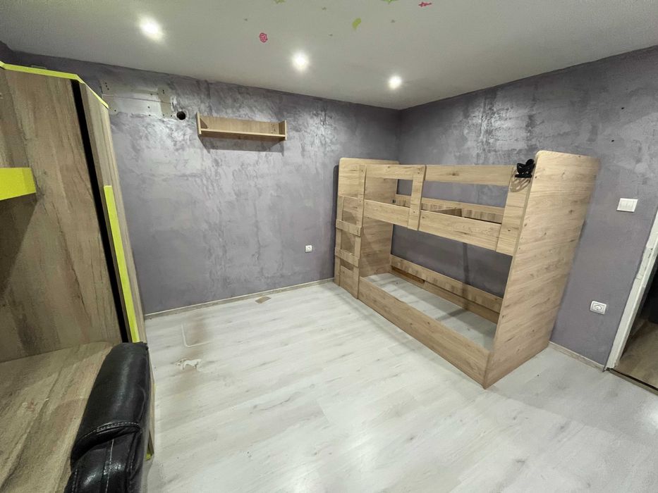 Продава обзаведена къща с голям двор в близко до Казанлък село