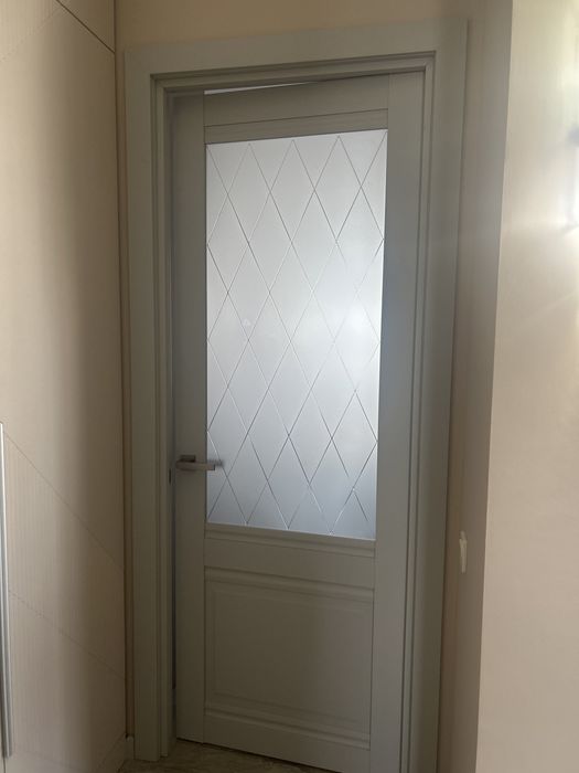 Продам двери и плинтусы