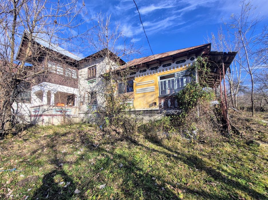 Teren cu casă Cernișoara 1750mp