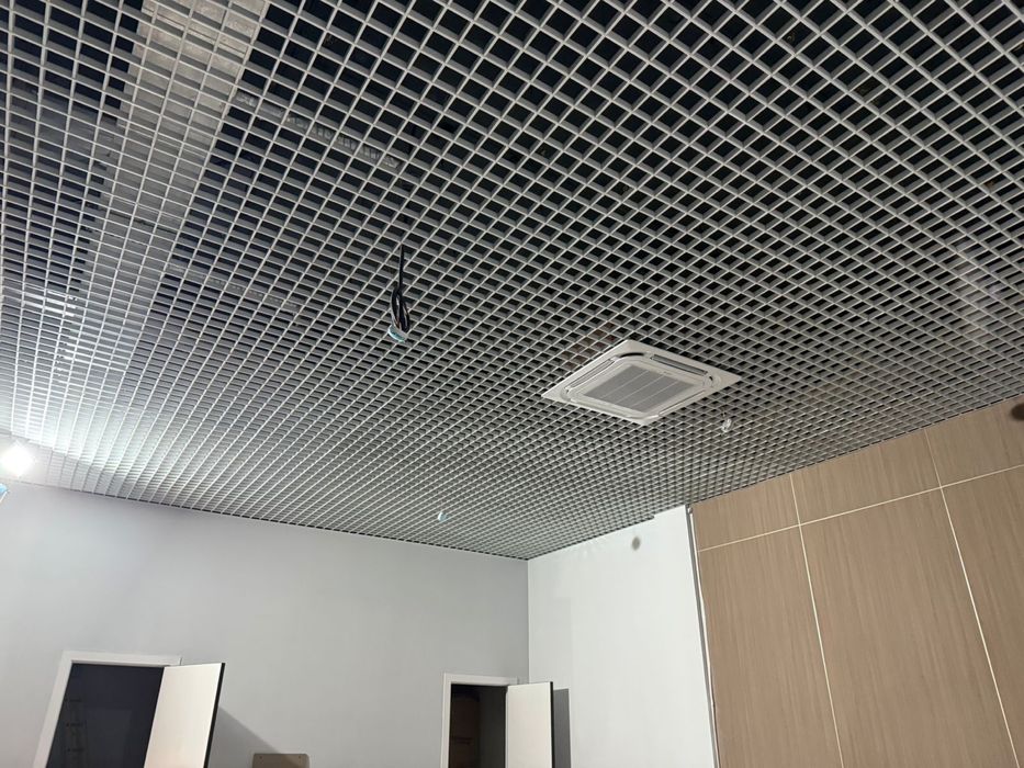 Грильято полвесной потолок