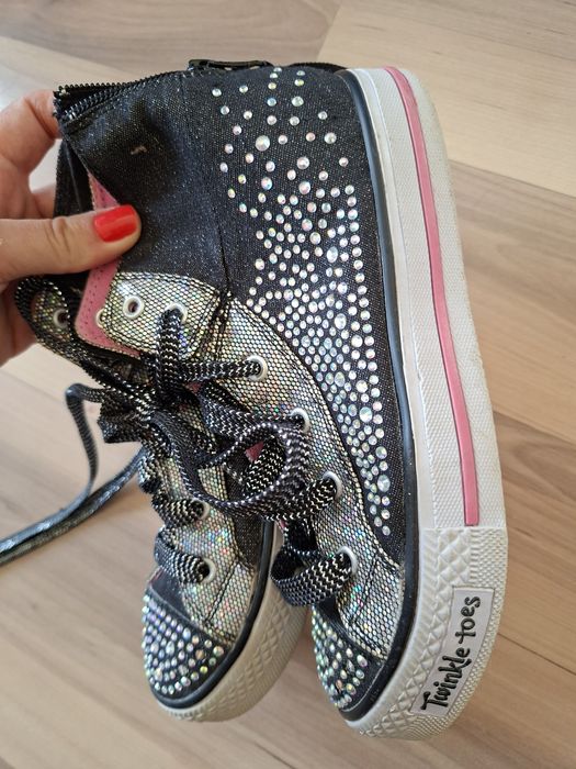 Skechers Twinkle Toes – детски светещи кецове №33 (20.5 см)
