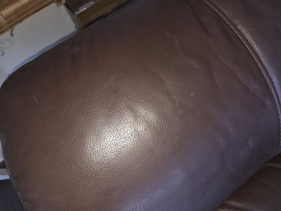 Кожен диван + подарък кресло