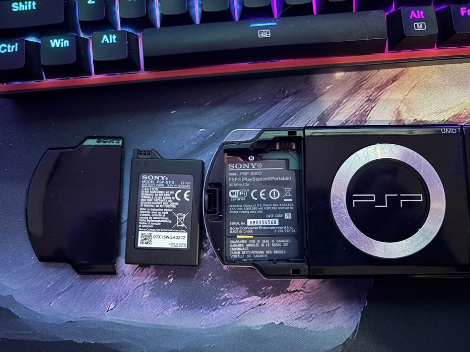 PSP 2003 Modat, Impecabil, cu multe jocuri si card de 64 Gb