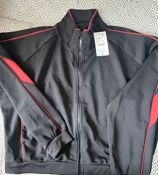 Продам спортивную кофту