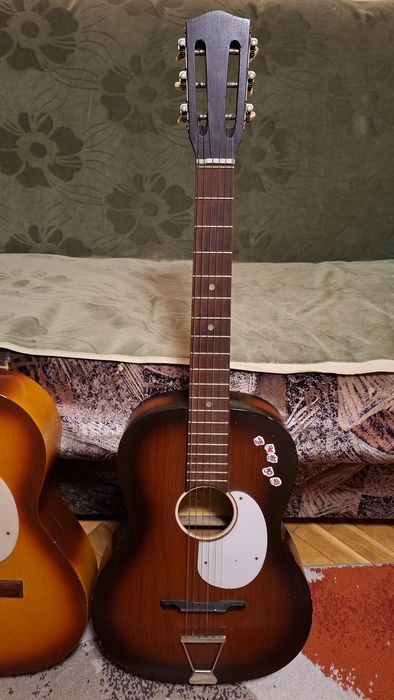 Chitară clasică Reghin, 2 bucăți