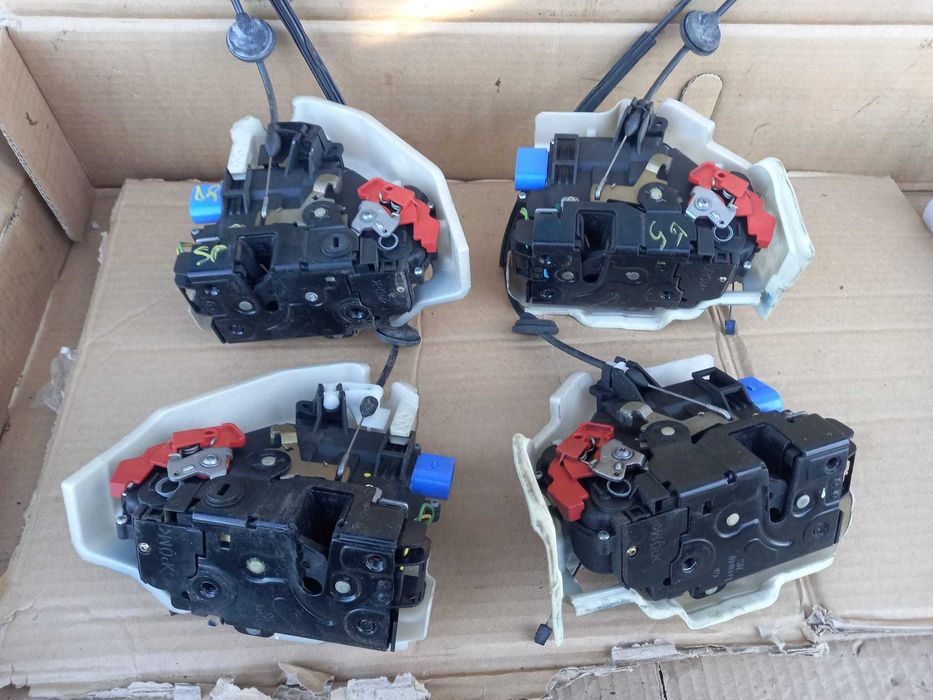 Vw Golf 5 hatchback 4 usi, broasca broaste originale complete.