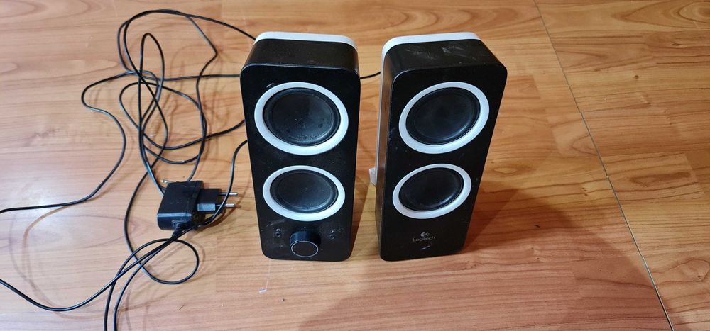 Boxe Logitech 2.0 Z200, 10W RMS, Alb / Negru