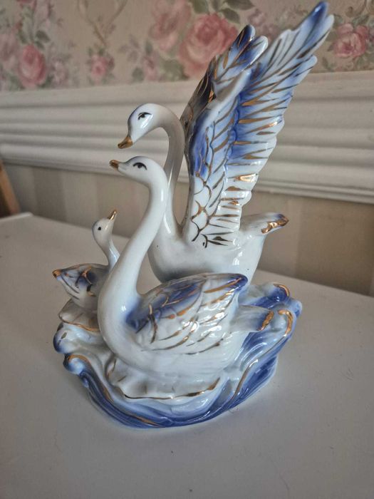 Продам статуэтку лебеди