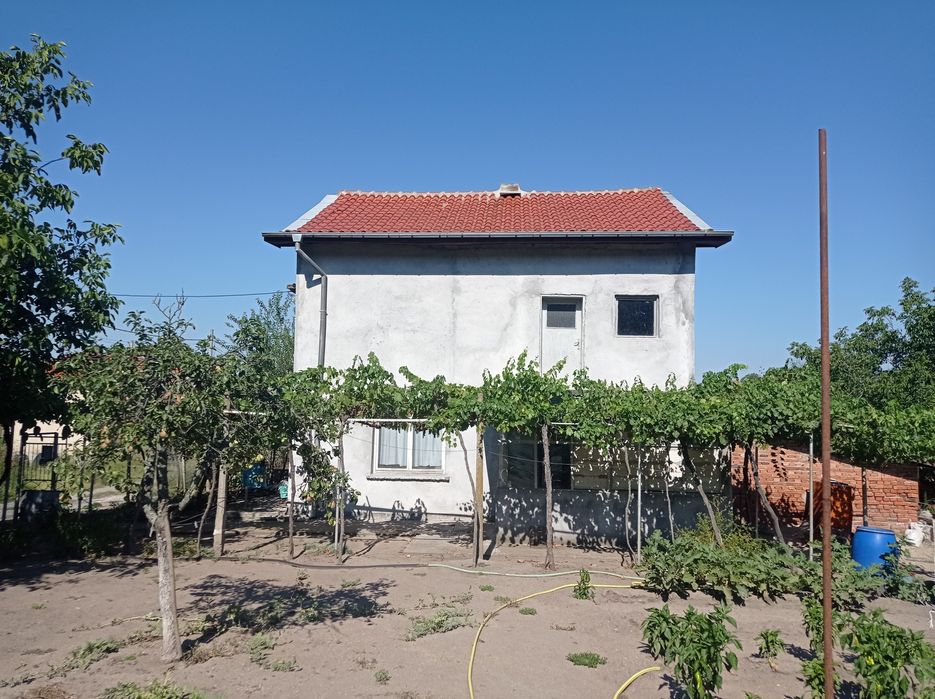 Вила в село Бял Извор област Стара Загора
