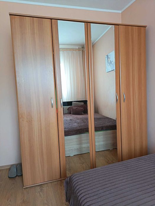 Sifonier dublu bine intretinut cu oglinzi